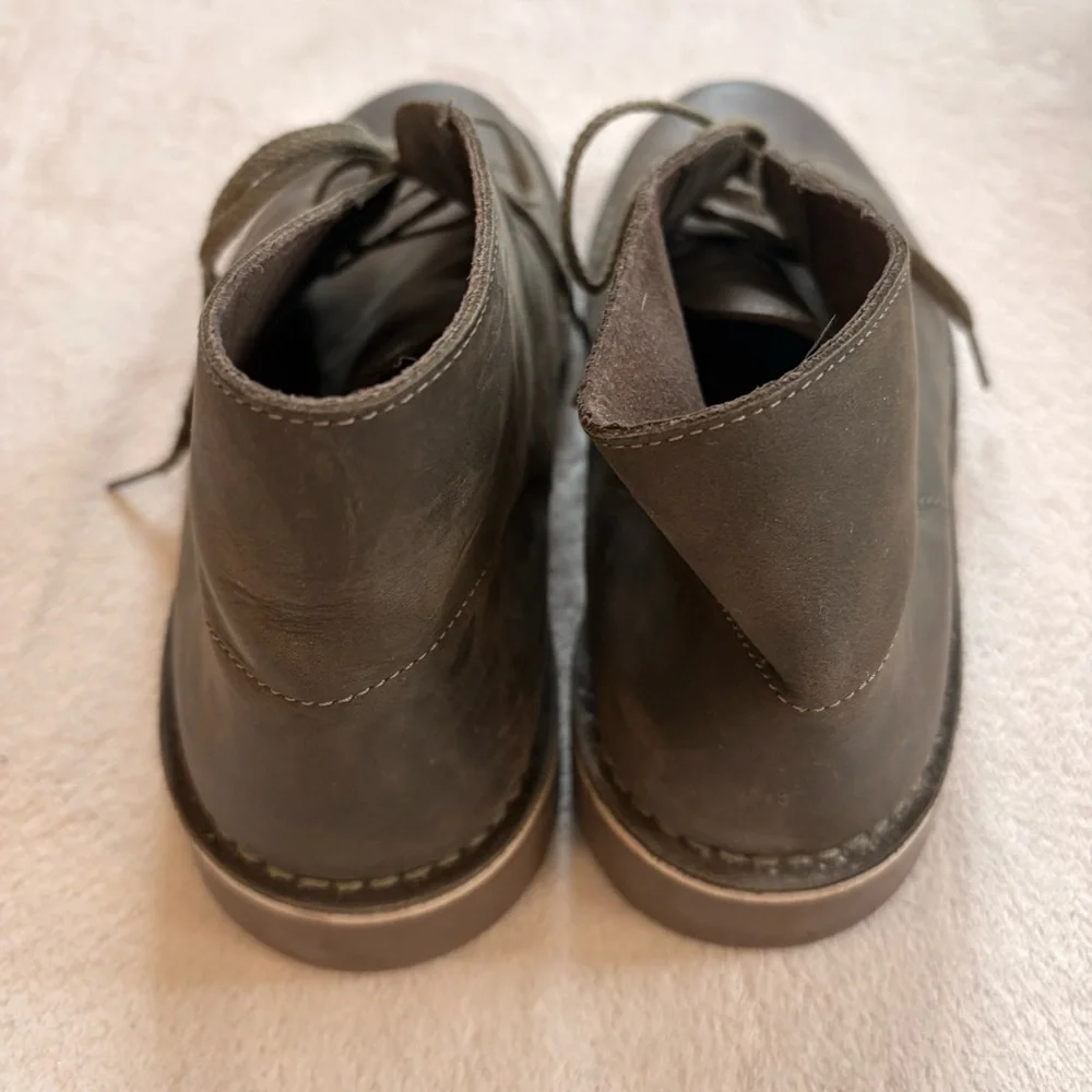 Clarks Men's Olive Green Waxed Leather Chukka Boots